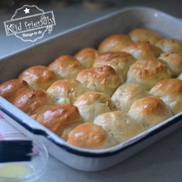 Amish Dinner Rolls {So Soft and Delicious!} | Kid Friendly Things To Do