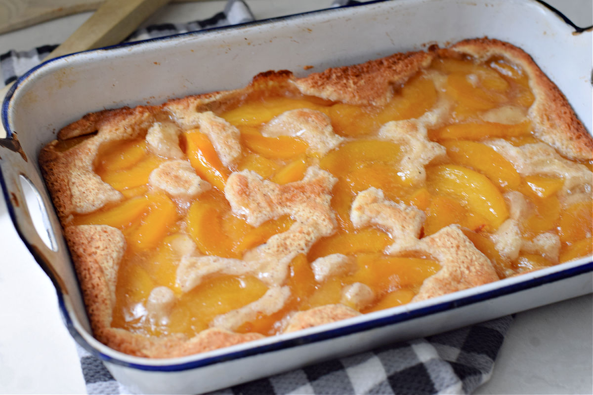 homemade peach cobbler 