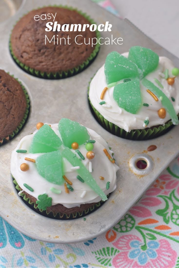 shamrock cupcakes for st. patrick's day