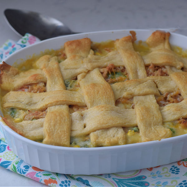Read more about the article Chicken Pot Pie with Crescent Roll Crust {& French Fried Onions!}