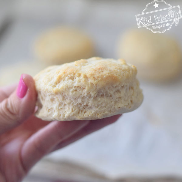 Easy Buttermilk Biscuits {Only 4 Ingredients!}