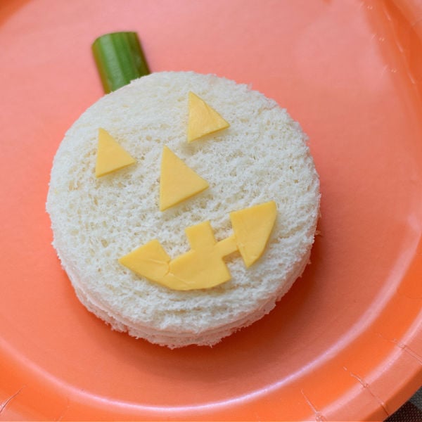 You are currently viewing Jack-O-Lantern Halloween Sandwich Idea