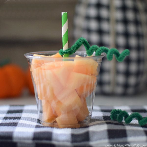 You are currently viewing Fun Pumpkin Fruit Cups {Healthy Fall & Halloween Treat}