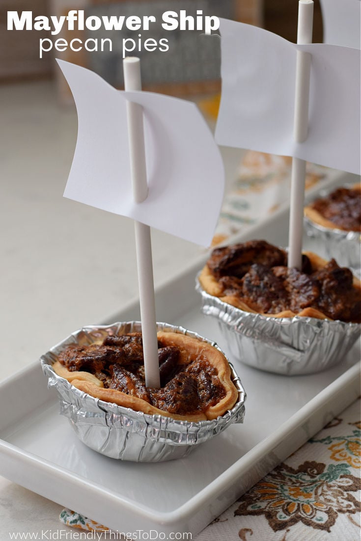 mini pecan pie boat shaped for Thanksgiving 