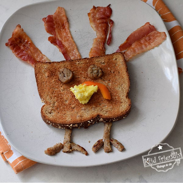 Turkey Shaped Breakfast {Toast & Bacon} | Kid Friendly Things To Do