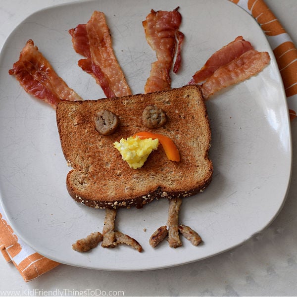 Turkey Shaped Breakfast {Toast & Bacon}