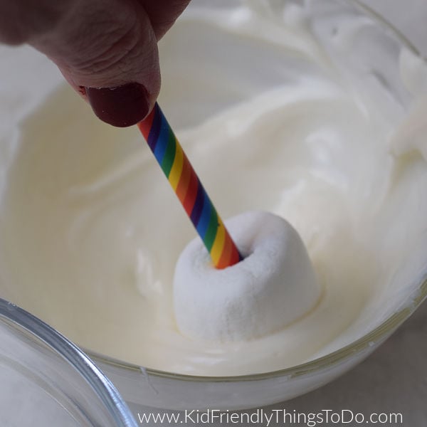 making rainbow marshmallow pops