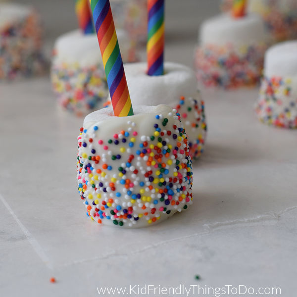 How to Make Rainbow Marshmallow Pops (Easy Marshmallow Pops)