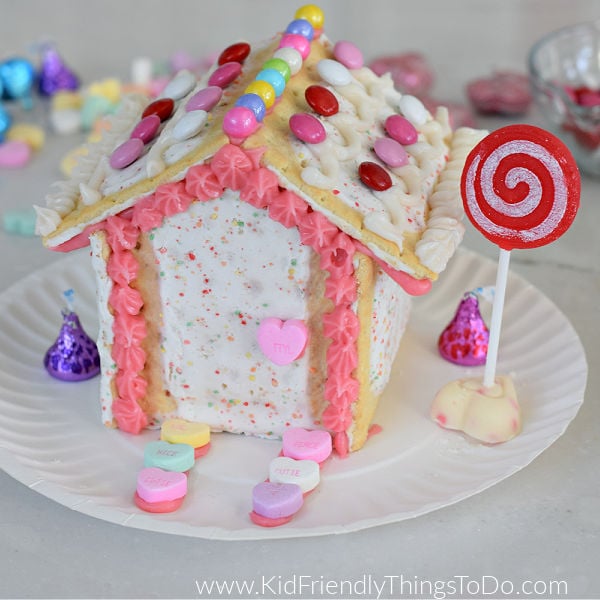 Pop Tart Valentine House {Easy and So Cute!} | Kid Friendly Things To Do