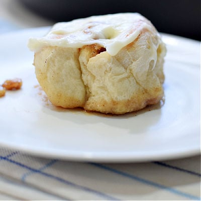 Read more about the article {The Best!} Cinnamon Rolls Made with Frozen Bread Dough