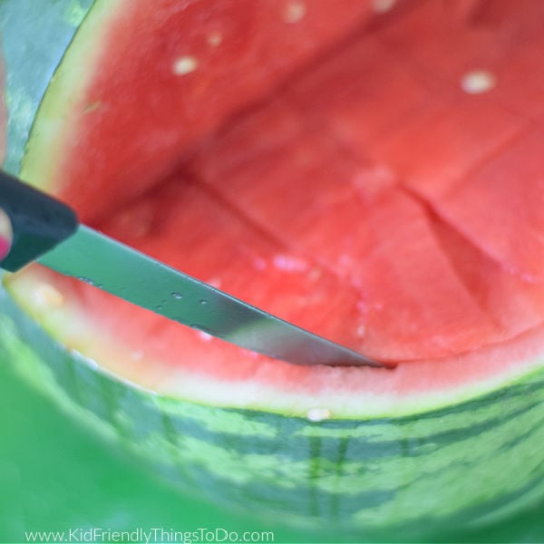 making a watermelon bowl into a basket 