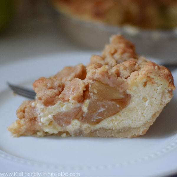 Read more about the article Apple Pie Cheesecake