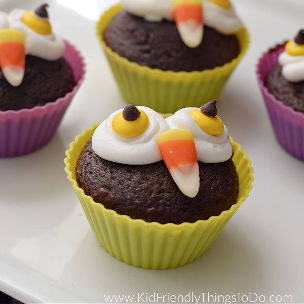 You are currently viewing Owl Cupcakes {Easy to Make!)