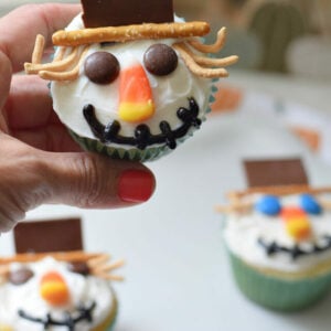 scarecrow cupcakes for fall treats