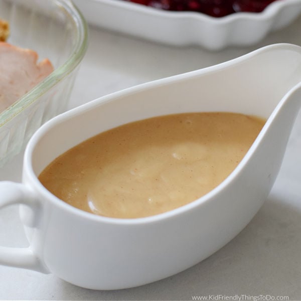 You are currently viewing Homemade Chicken Gravy Recipe (With Pantry Ingredients)