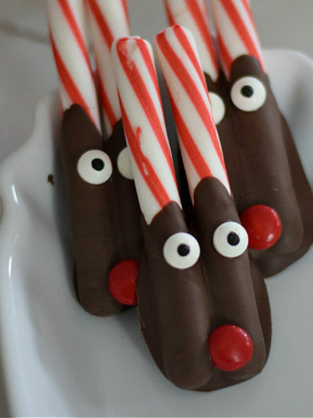 Chocolate Candy Cane Reindeer Treats – Story