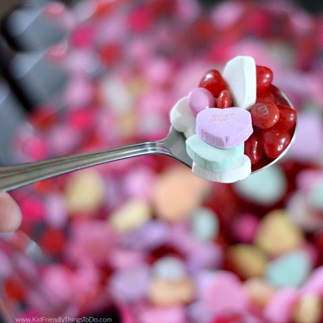You are currently viewing A Valentine Candy Relay Race {A Fun Game for Valentine’s Day Parties}