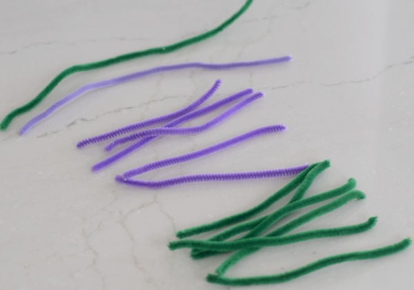 Easy Pipe Cleaner Flowers - Kid Friendly Things to Do