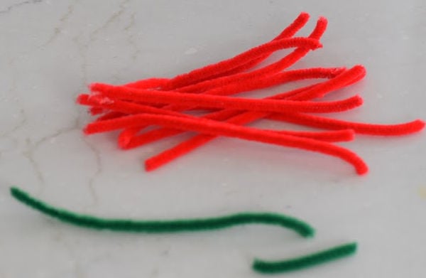 How to Make Pipe Cleaner Flowers - Kid Friendly Things to Do