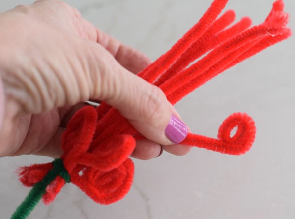 making pipe cleaner flower 