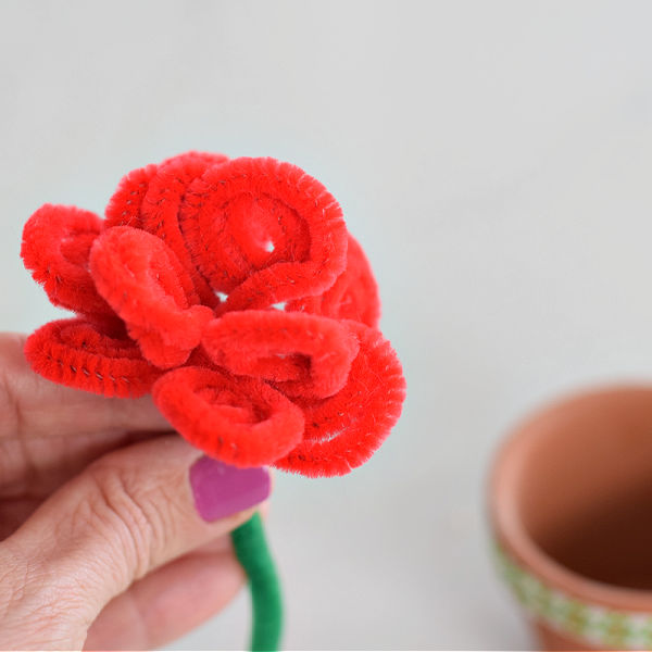 making pipe cleaner flower 