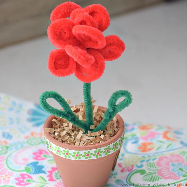 making pipe cleaner flower 