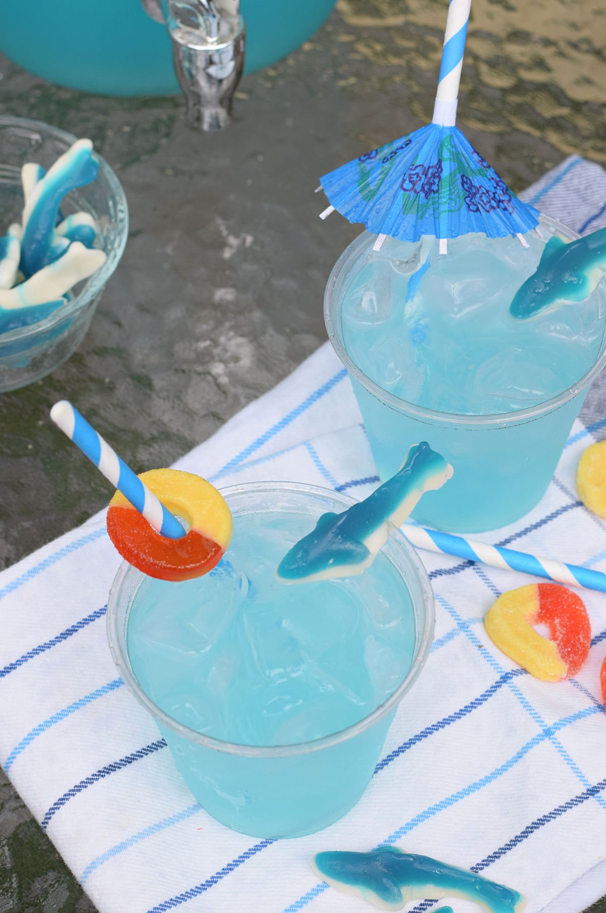 making shark week drink