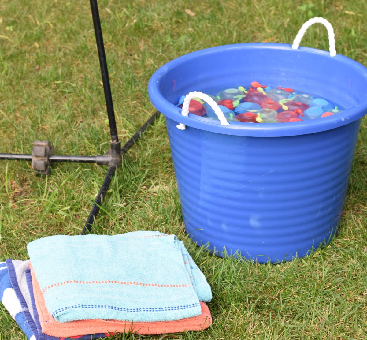 supplies for water balloon volleyball