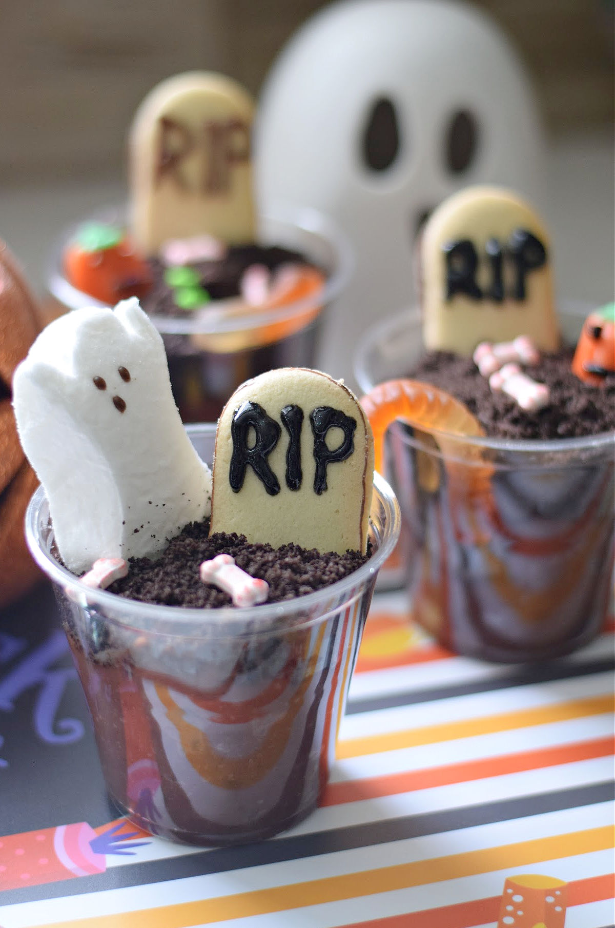 Halloween Dirt Cups pudding snack 