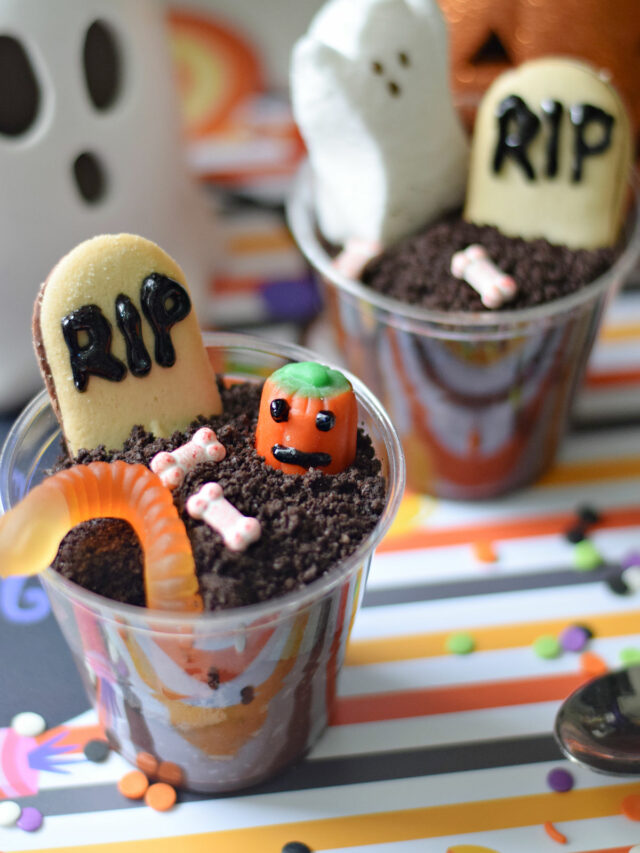 cropped-DSC_0489.JPG-halloween-pudding-cups-pumpkin-and-worm-vertical.jpg