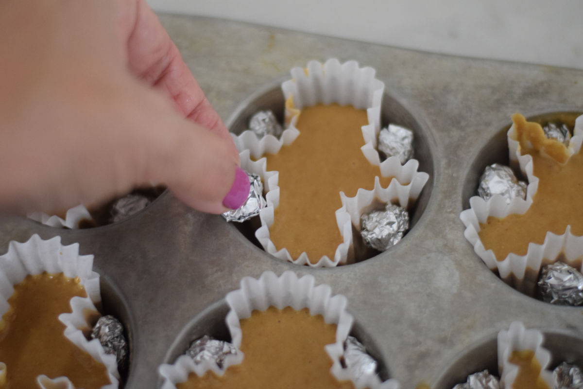 making ghost cupcaks 
