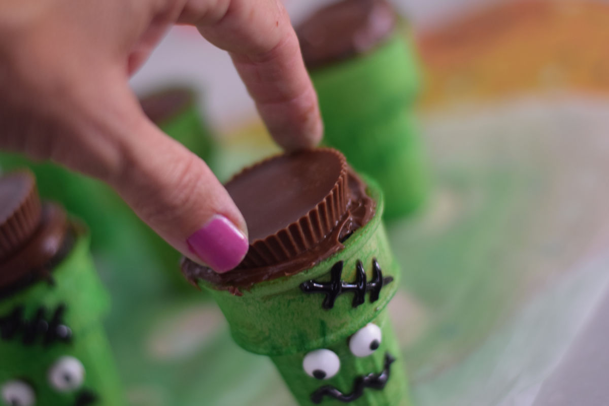 making Frankenstein cupcakes 