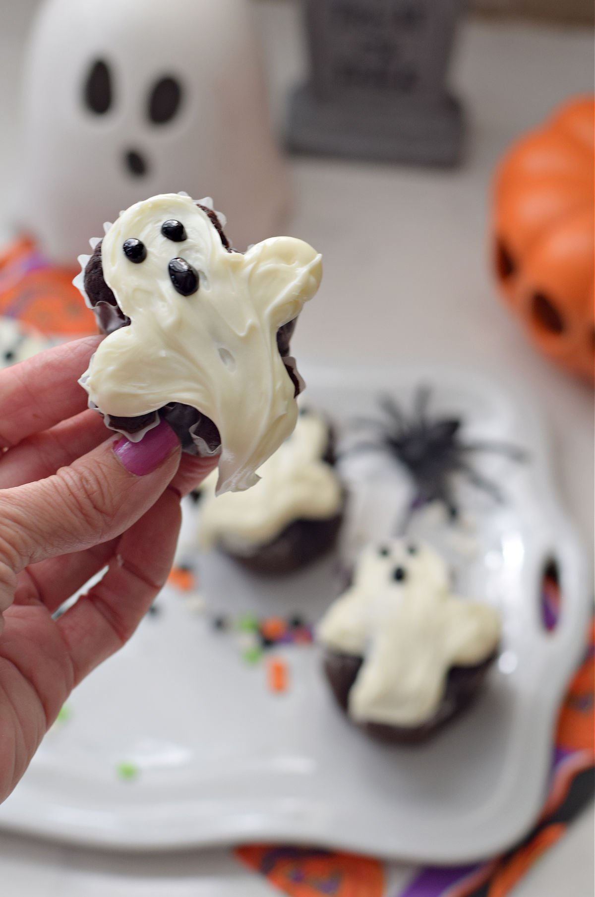 Ghost-Shaped Cake Pans : making Halloween treats