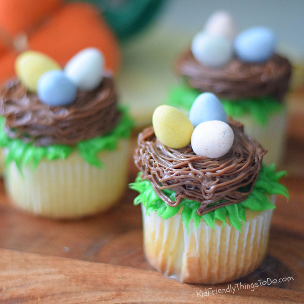 bird nest cupcakes with Reese’s center