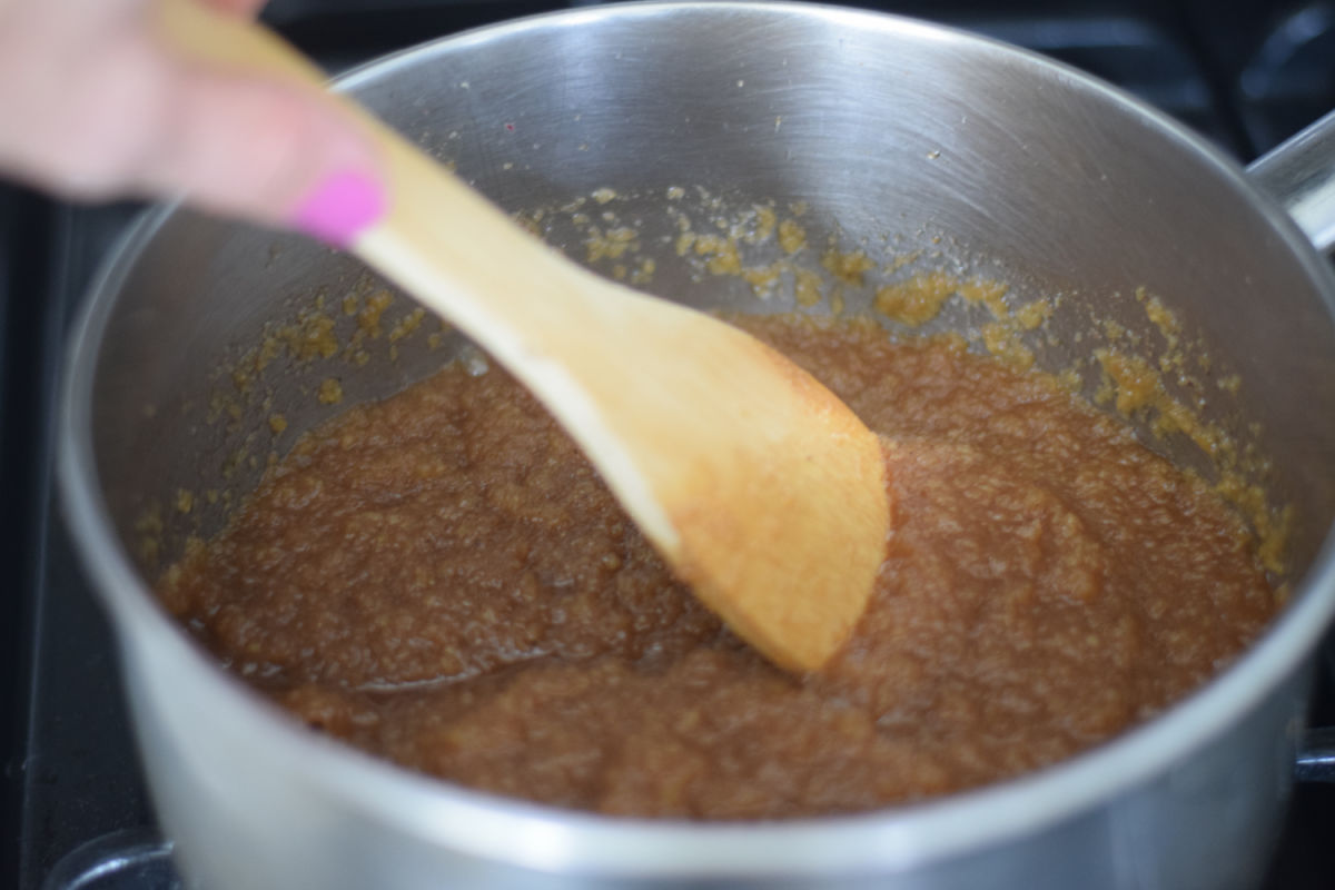 apple butter on stovetop