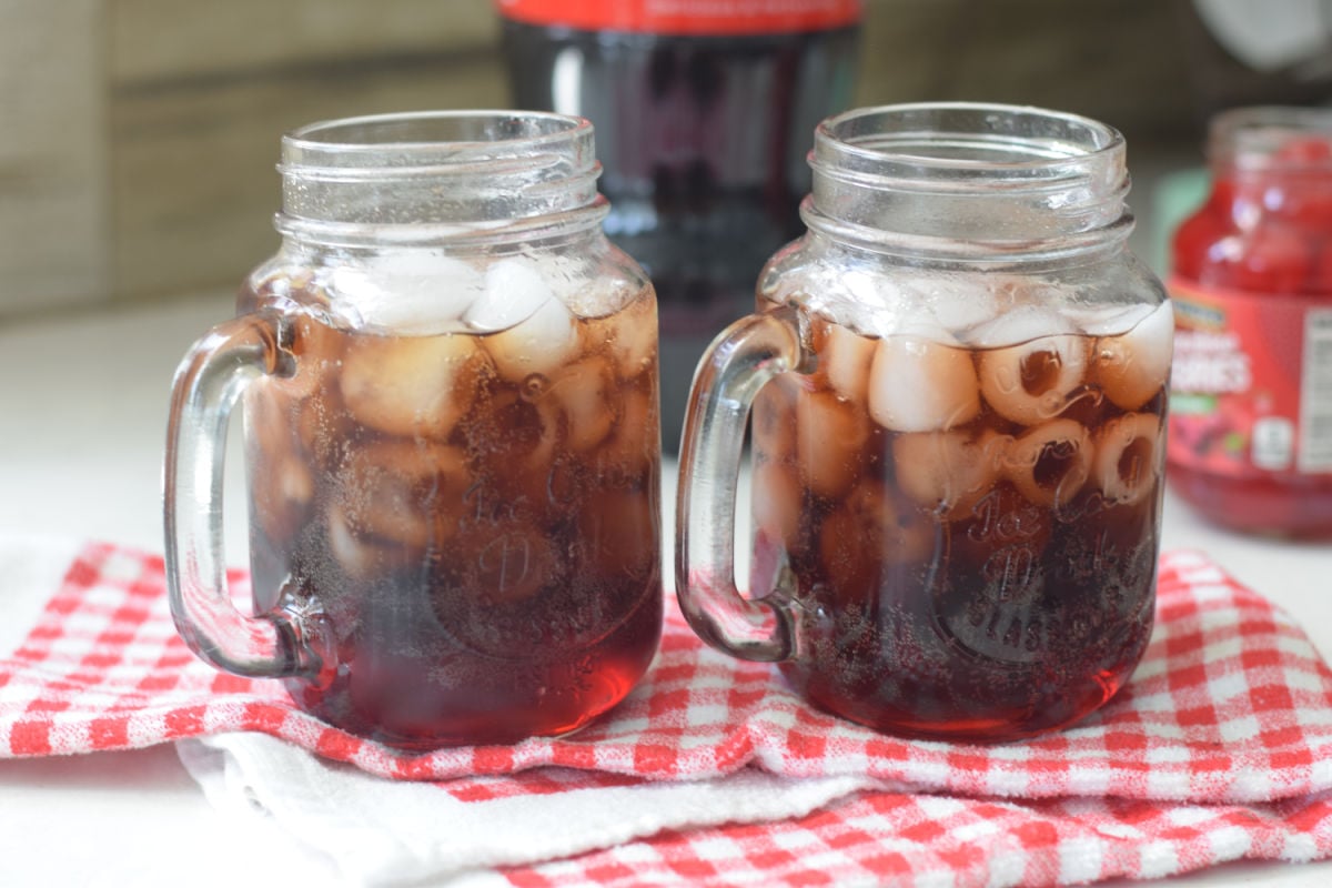 glass filled with ice and cola 