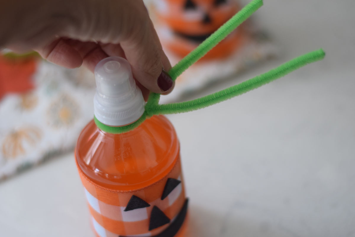 making Jack-O-lantern drinks 