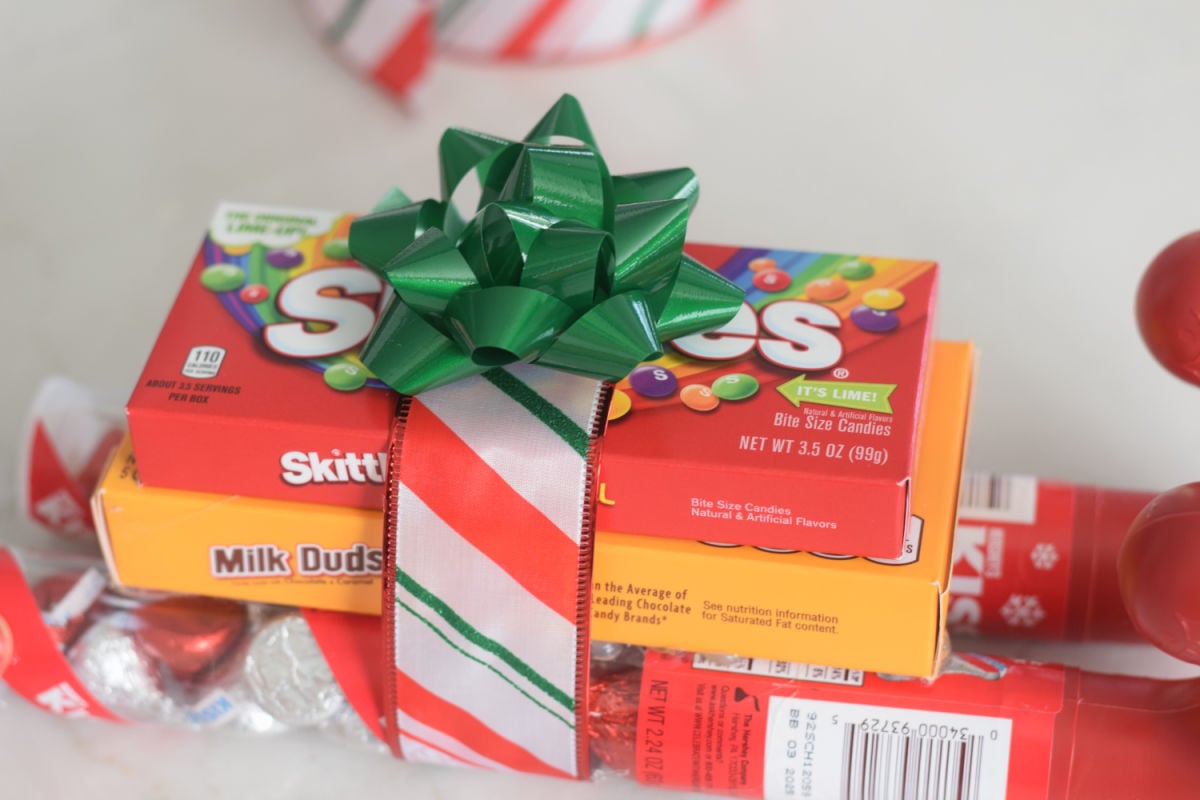 making Christmas candy sleigh 