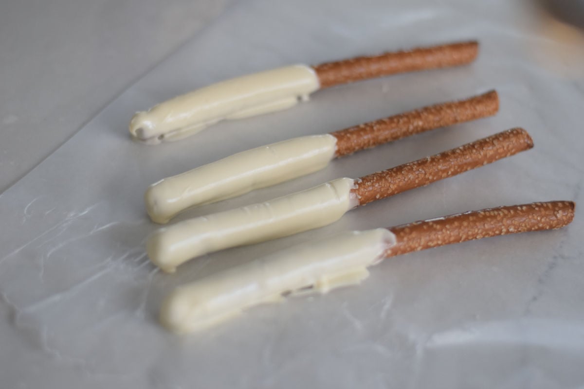 chocolate coated pretzel rods 