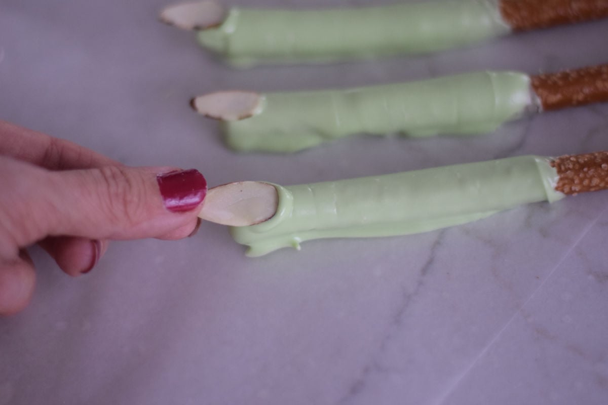 adding sliced almonds to  witch fingers