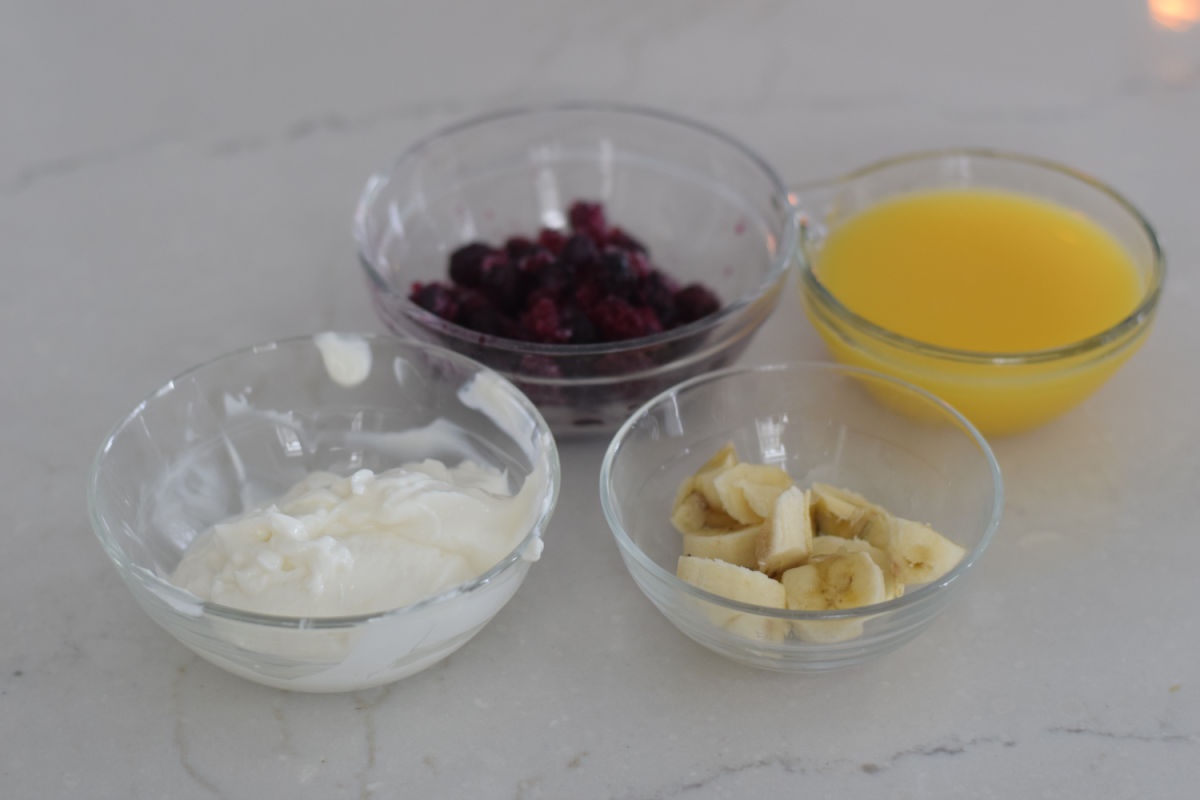 ingredients for blueberry smoothie