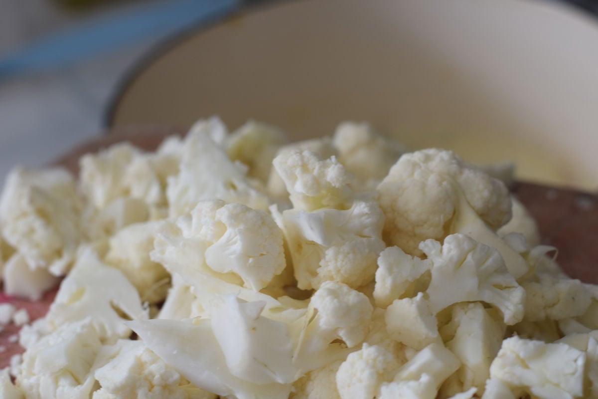 cauliflower soup adding cauliflower 