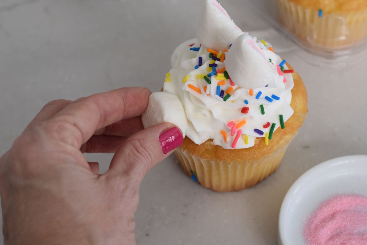 adding marshmallow to cupcake