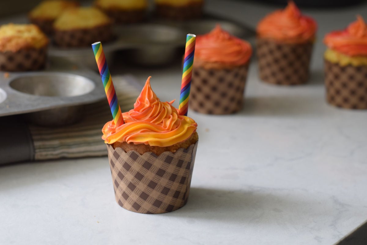 making hot air balloon cupcakes