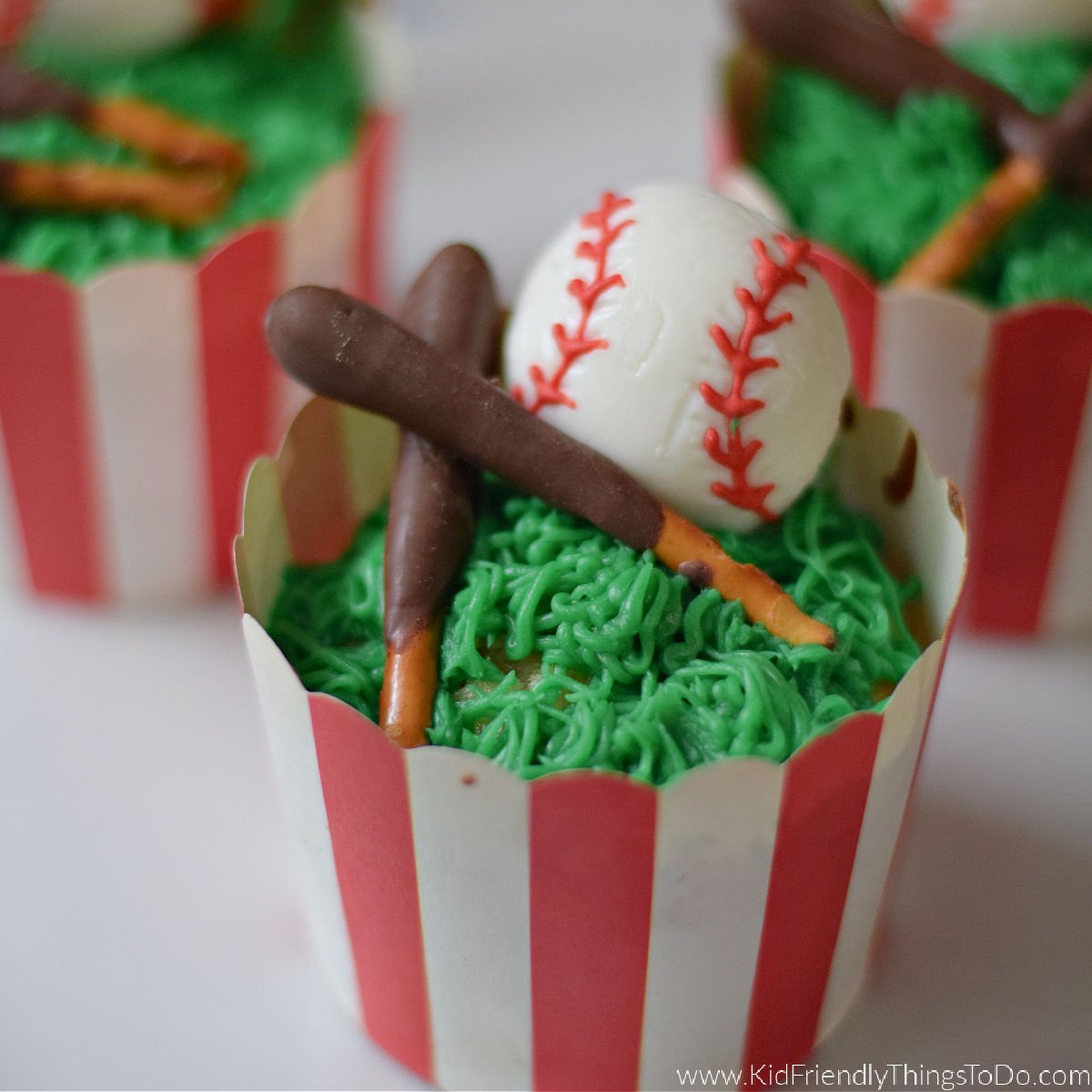 baseball cupcakes