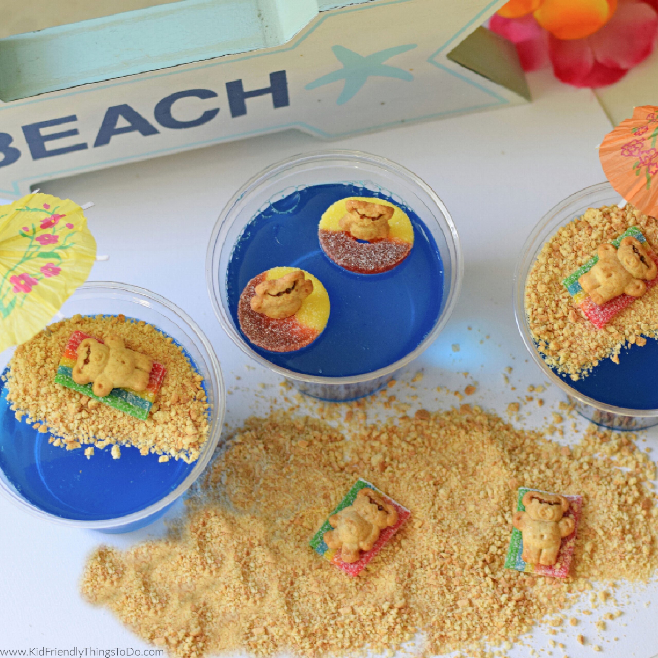 Beach Jello Snack with Teddy Grahams
