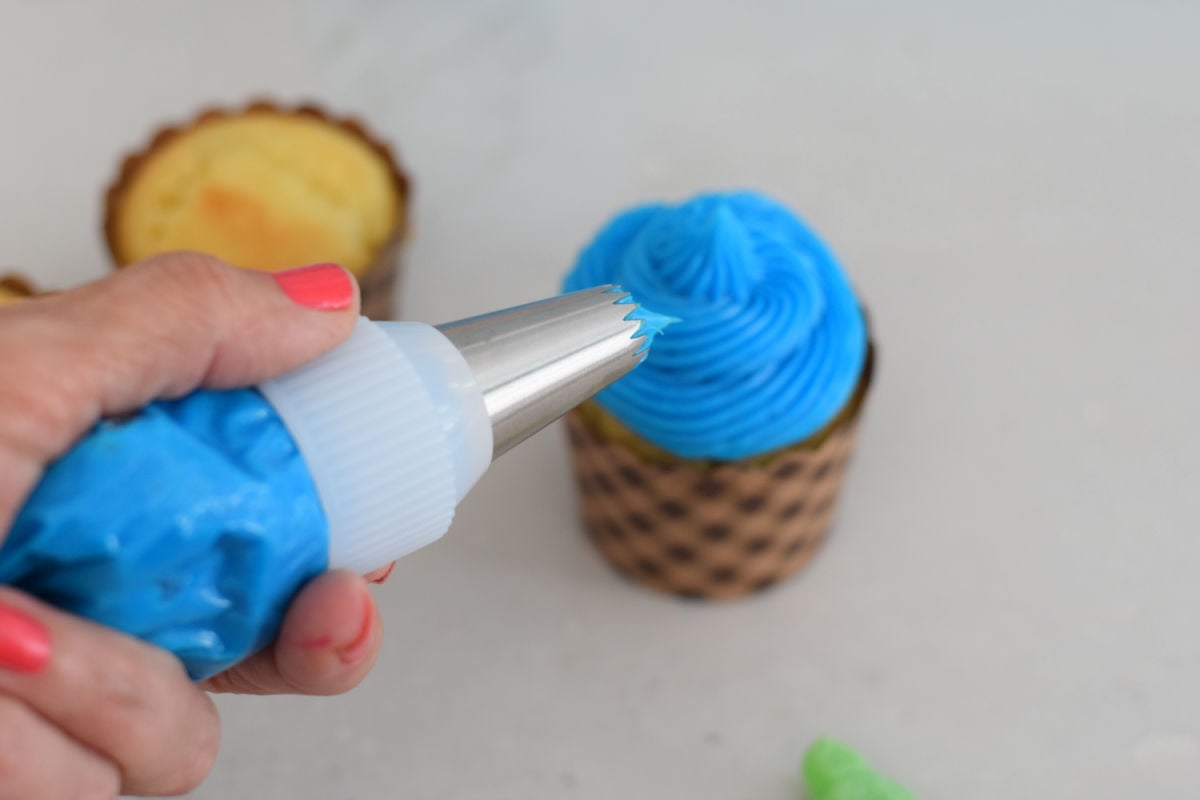 frosting blue cupcake 