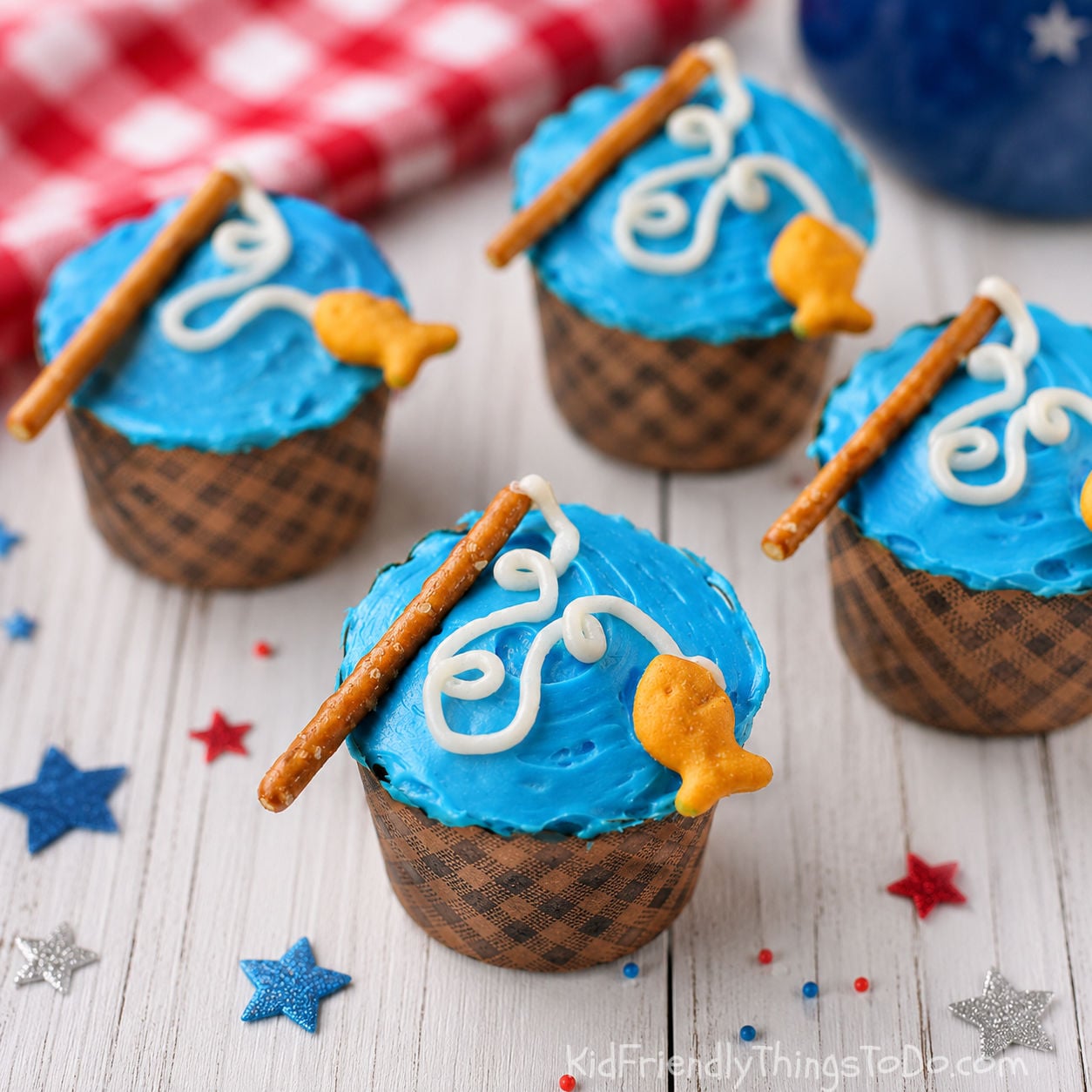 gone fishing cupcakes made with goldfish pretzel and frosting