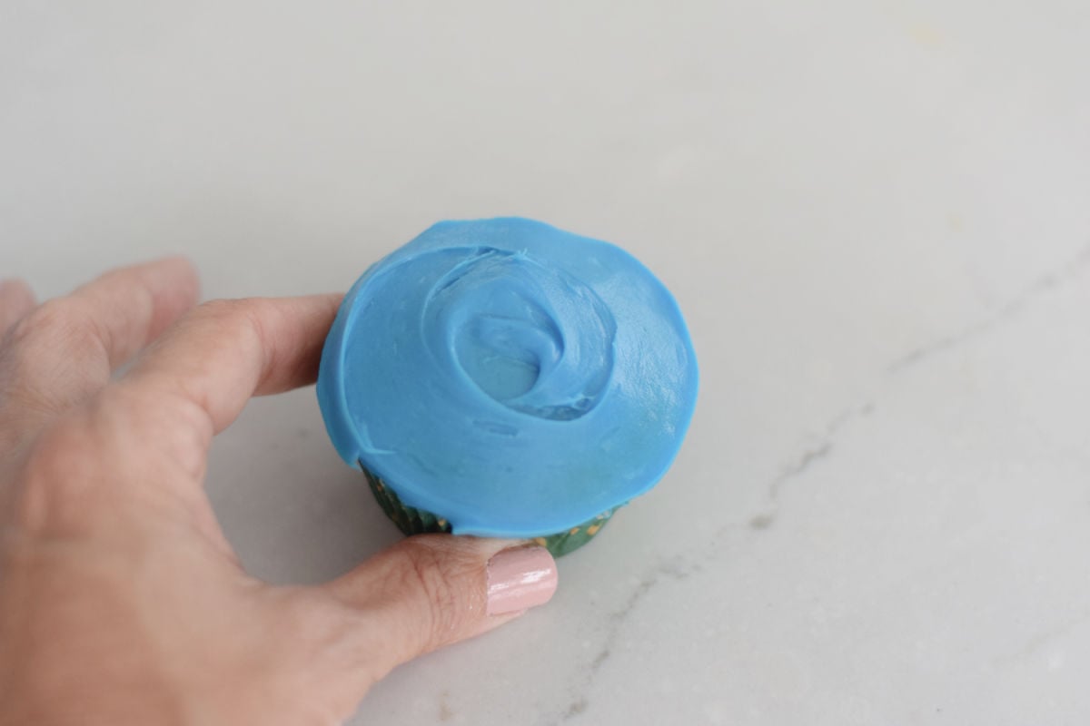 blue frosted cupcakes