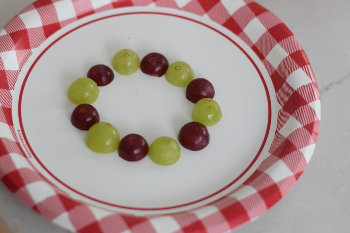 grapes arranged in a circle 